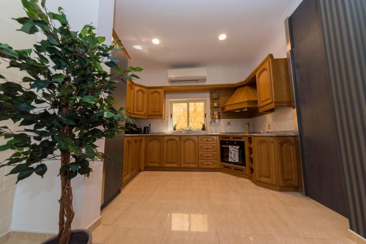 Vittoriosa' Seafront 2 Bed Highly Furnished Apartment Ngoại thất bức ảnh