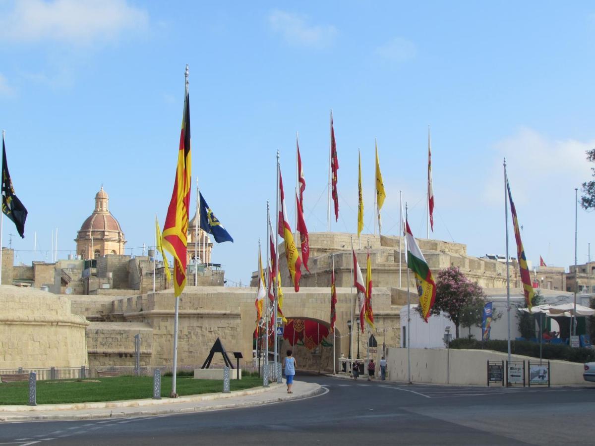 Vittoriosa' Seafront 2 Bed Highly Furnished Apartment Ngoại thất bức ảnh