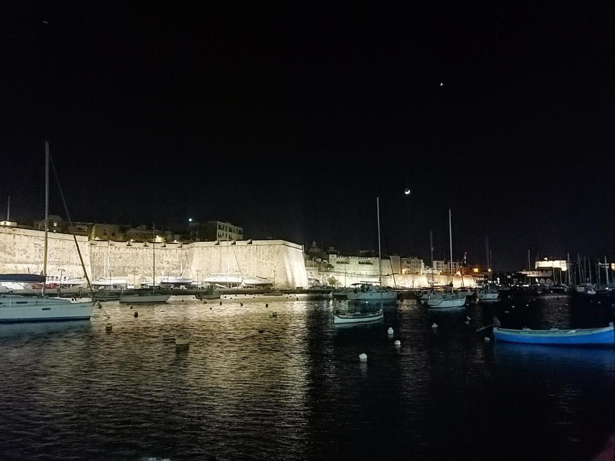 Vittoriosa' Seafront 2 Bed Highly Furnished Apartment Ngoại thất bức ảnh