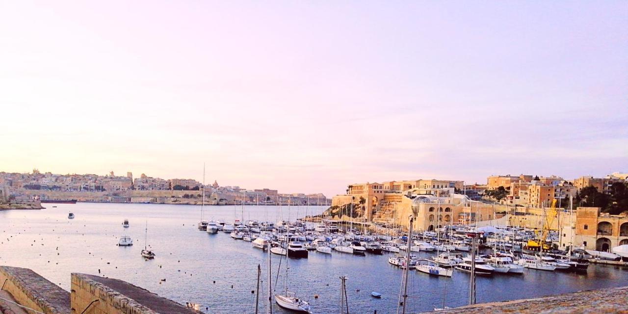 Vittoriosa' Seafront 2 Bed Highly Furnished Apartment Ngoại thất bức ảnh
