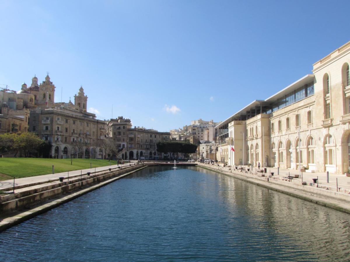 Vittoriosa' Seafront 2 Bed Highly Furnished Apartment Ngoại thất bức ảnh