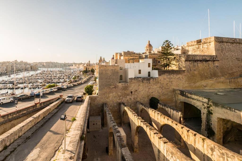 Vittoriosa' Seafront 2 Bed Highly Furnished Apartment Ngoại thất bức ảnh